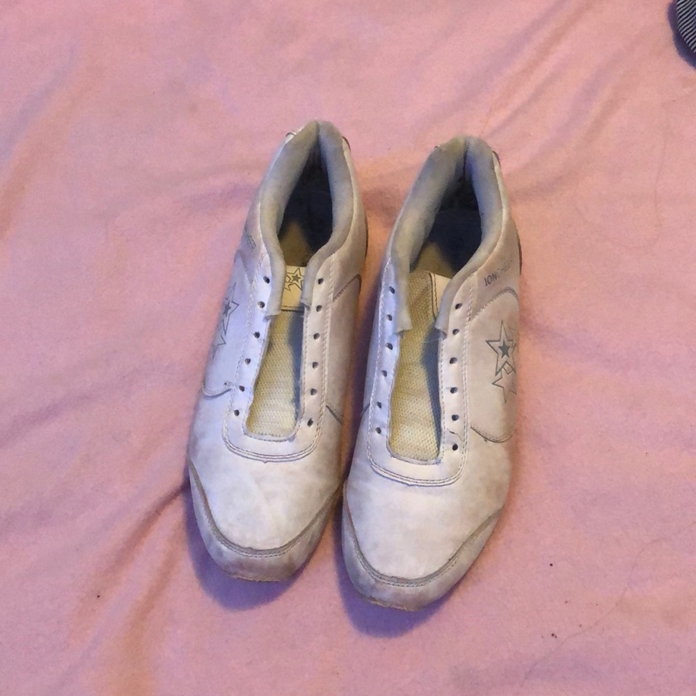 Cheer shoes